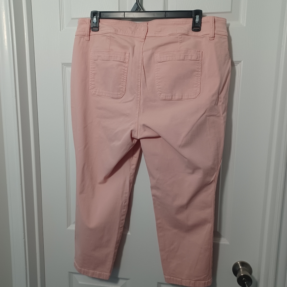Torrid Pink Capris - Picture 4 of 4